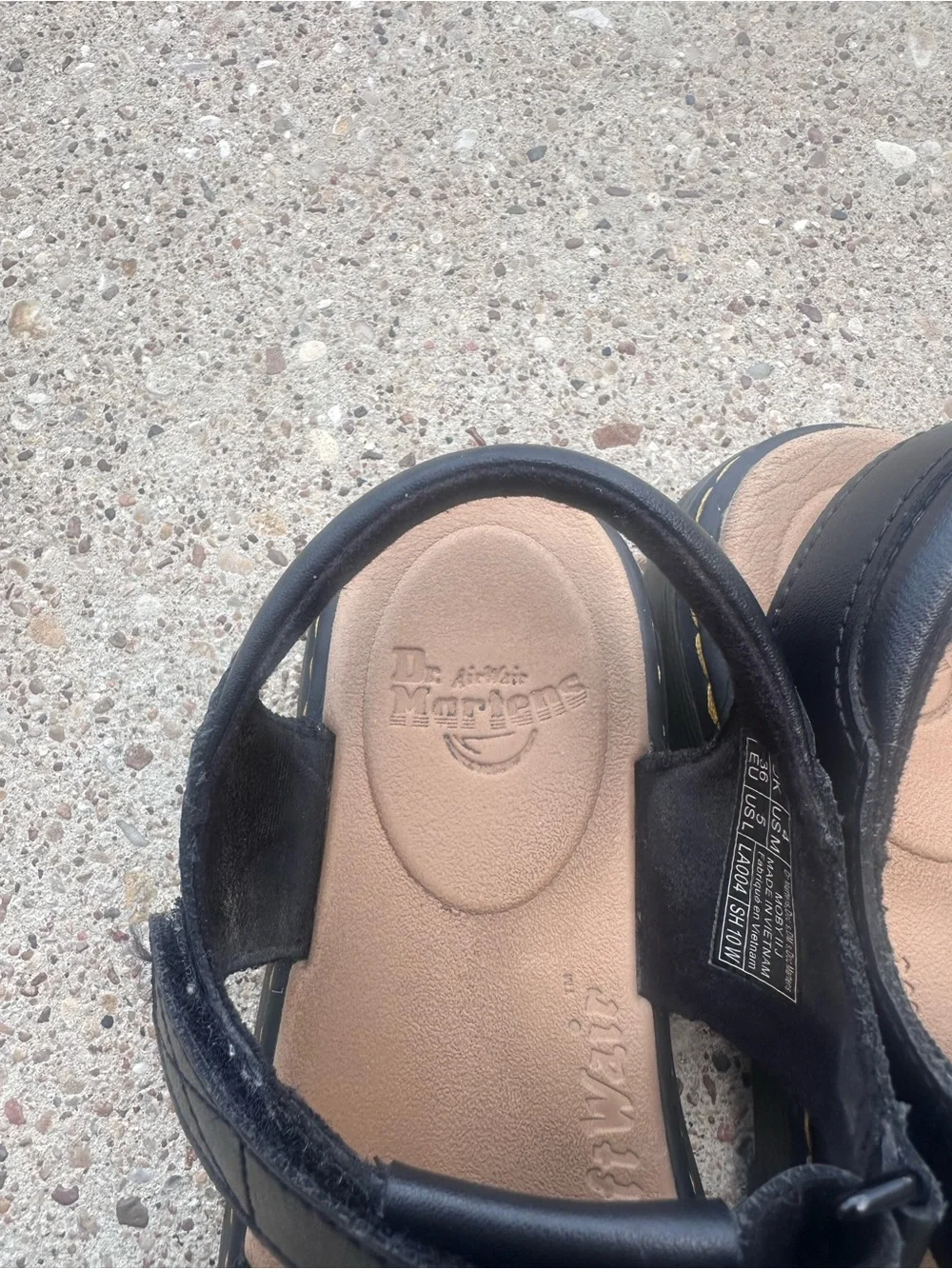 Dr. Martens Moby II J Sandals Doc Martens Black / Used Children’s Size 5 (A9)
